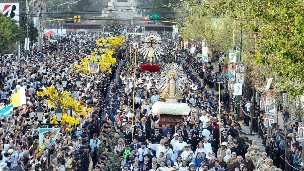 19557-el-pueblo-de-salta-renovo-su-pacto-de-fidelidad-y-amor-con-el-senior-y-la-virgen-del-milagro
