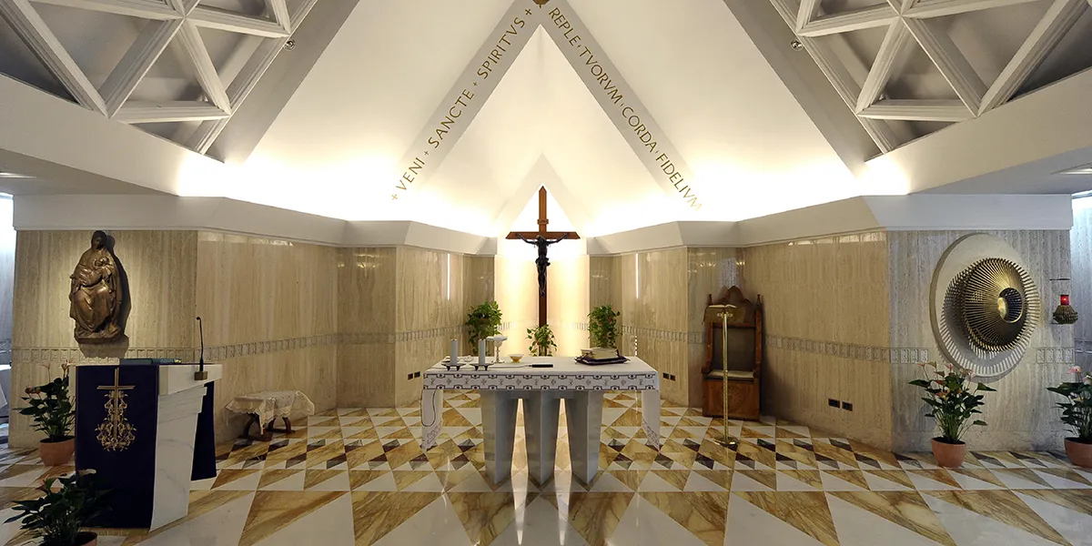 web3-empty-chapel-of-the-casa-santa-marta-afp-000_dv1433115