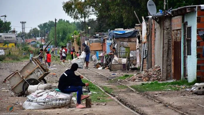 Pobreza-en-Argentina-696x392