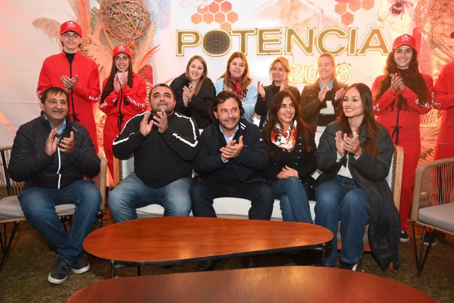 20782-metan-de-fiesta-con-potencia-el-gobernador-saenz-compartio-la-jornada-junto-a-mas-de-16-mil-vecinos-y-150-emprendedores