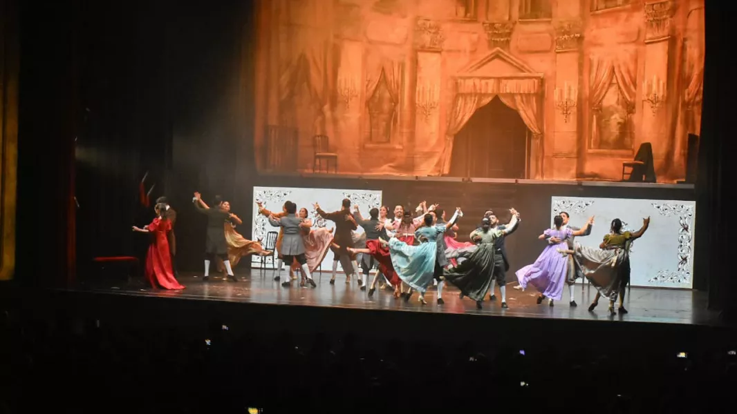 18237-mas-de-mil-personas-ovacionaron-el-estreno-de-guemes-el-musical-en-el-teatro-provincial-de-salta