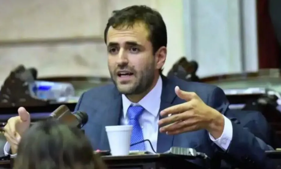 multimedia.normal.b5cb38c16dff52f1.NyBlc3RyYWRhX25vcm1hbC53ZWJw