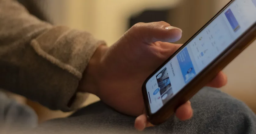 celular-mercado-pago-app-mano-telefonojpg.jpg-840x440