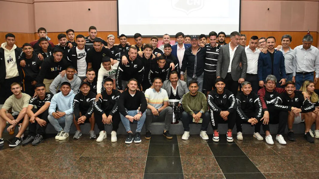 14252-el-gobernador-saenz-recibio-al-plantel-completo-de-central-norte-20241008155020