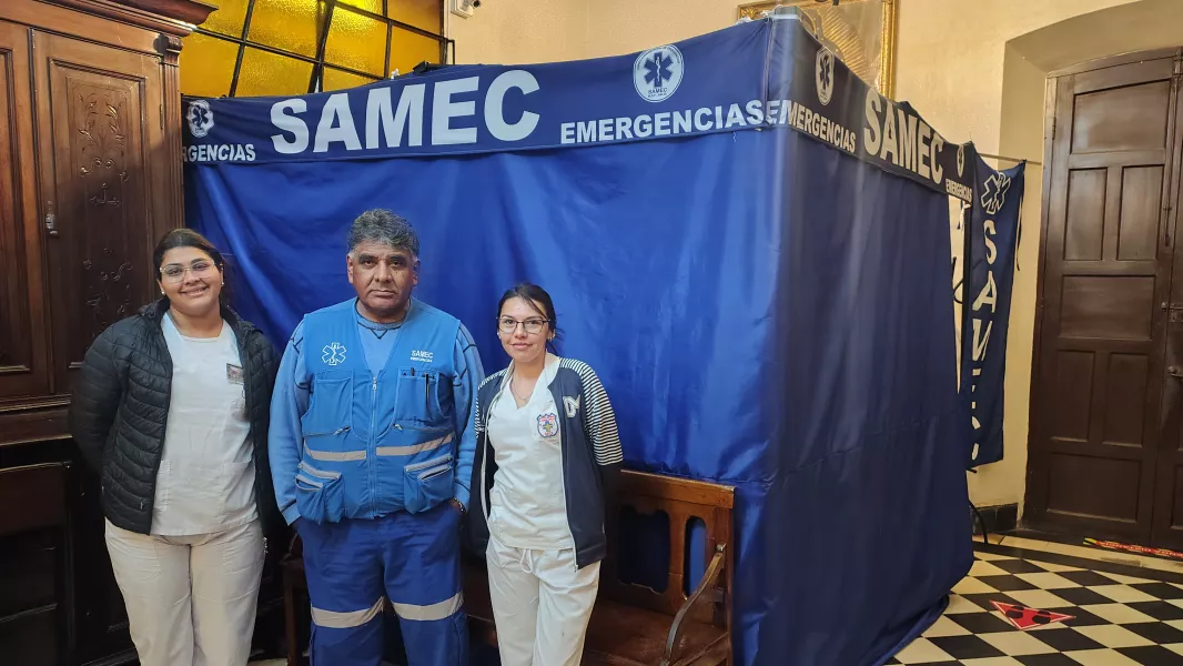 109235-samec-instalo-un-puesto-sanitario-fijo-en-la-catedral-para-la-cobertura-sanitaria-del-milagro-saltenio