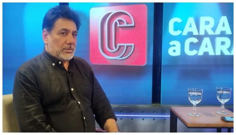 multimedia.normal.9b79d7ec102d60c5.Y2FybG9zIGFtYWQgZW4gY2FyYSBhIGNhcmFfbm9ybWFsLndlYnA=